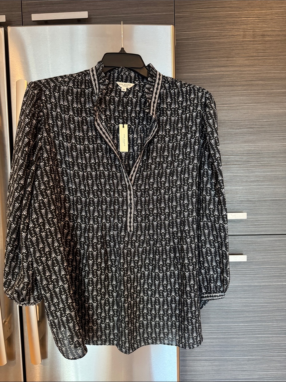 Max Studio Black and White Floral V-Neck Tunic 

PLUS SIZE